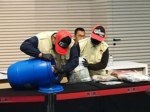 Penampakan Tong Biru Isi Rp 934 Juta dari OTT Bupati Klaten