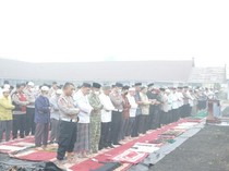 Polres Barsel Salat Istisqa Minta Hujan Saat Kabut Asap Karhutla Melanda