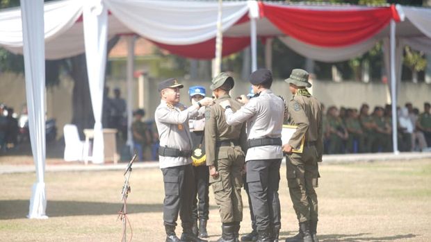 Polri menyiapkan 70 ribu Polisi Khusus Kehutanan untuk memperkuat penanganan karhutla. Sebanyak 586 personel telah dilantik oleh Kabaharkam Polri Komjen Herry Heryawan, Jumat (16/10/2026).