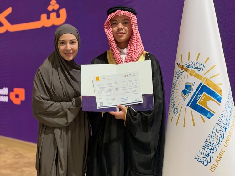 Ratna Galih Tulis Pesan Haru ke Anak Usai Lulus Program Agama di Kampus Madinah