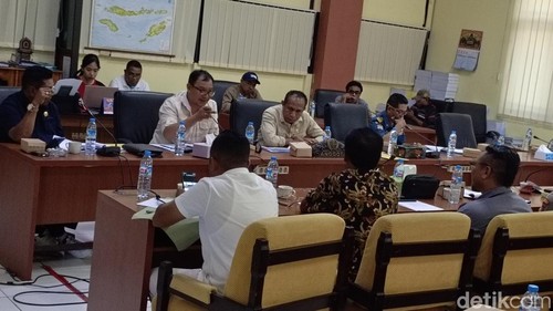 Suasana saat RDP berlangsung di ruang rapat Komisi IV DPRD NTT, pada Jumat (16/10/2026).