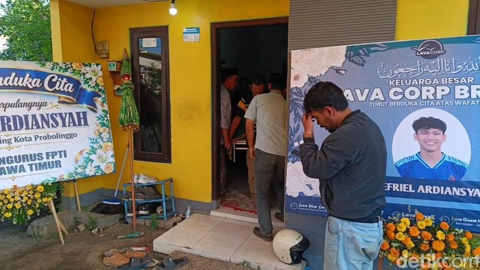 Rumah duka Sefriel Ardiansyah, atlet panjat tebing yang meninggal dalam tragedi karhutla Bromo.