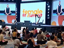 Keseruan Yoga Bareng Anjasmara di Female Fit Summit 2026