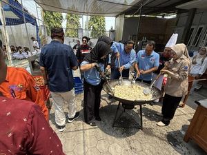 Hari Pelajar Sedunia, Siswa SMK di Kediri Masak Bareng Chef Profesional