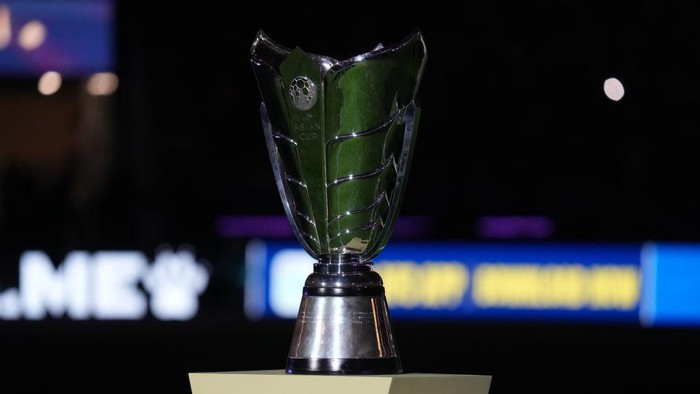 LUSAIL CITY, QATAR - FEBRUARY 10: The trophy is seen prior to the AFC Asian Cup final match between Jordan and Qatar at Lusail Stadium on February 10, 2024 in Lusail City, Qatar. (Photo by Etsuo Hara/Getty Images)