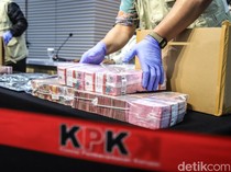 Video: 2 Pejabat BNPB Diduga Terima Rp 4,4 M dan Emas 325 Gram