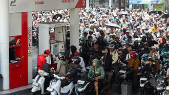 Warga Bali Berburu BBM, Antrean Mengular Berjam-jam