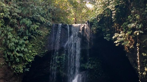 Air Terjun Suwat di Gianyar.