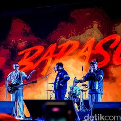 Aksi Barasuara Bawa Isu Karhutla di Panggung Synchronize Fest
