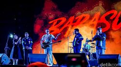 Aksi Barasuara Bawa Isu Karhutla di Panggung Synchronize Fest