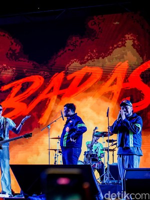 Aksi Barasuara Bawa Isu Karhutla di Panggung Synchronize Fest