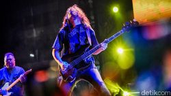 Aksi Barasuara Bawa Isu Karhutla di Panggung Synchronize Fest