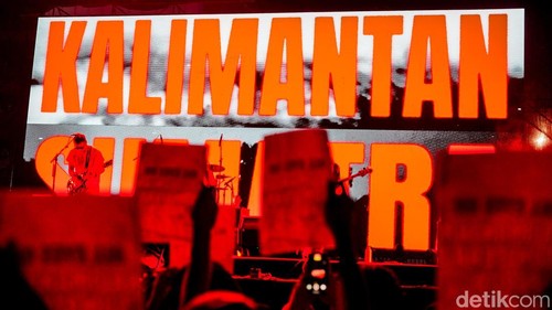 Barasuara menjadi penutup hari pertama Synchronize Festival 2026 di District Stage, Gambir Expo, Kemayoran, Jakarta Pusat, Jumat (16/10/2026).