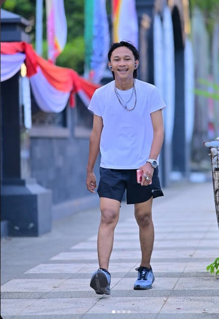 Aksi Kocak Fajar Sadboy Masak Bareng Amanda Manopo hingga Buka Warung Makan