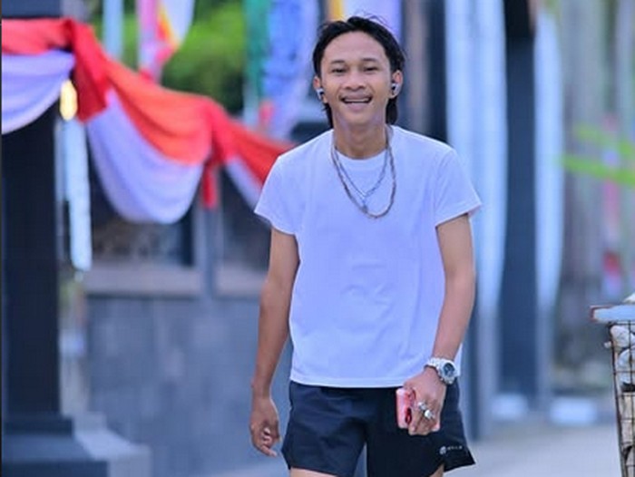 Aksi Kocak Fajar Sadboy Masak Bareng Amanda Manopo hingga Buka Warung Makan