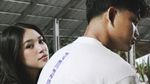 Habis Ditemani Manggung, Anneth Nonton Aksi Hokky Caraka di Lapangan