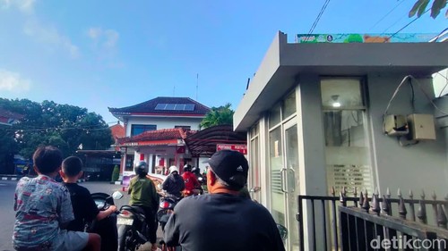 Situasi SPBU di Jalan Raya Puputan, Sabtu (17/10/2026).