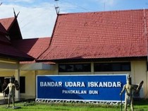 Jarak Pandang Minim, 84 Penerbangan di Bandara Iskandar Terganggu
