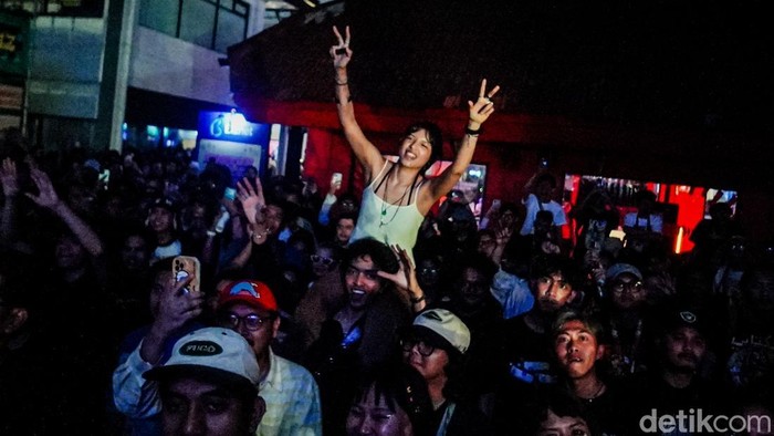 Pertunjukan spesial Punk Sejak Dini hadir di XYZ Stage Synchronize Festival 2026, Gambir Expo, Kemayoran, Jakarta Pusat, Jumat (16/10/2026).