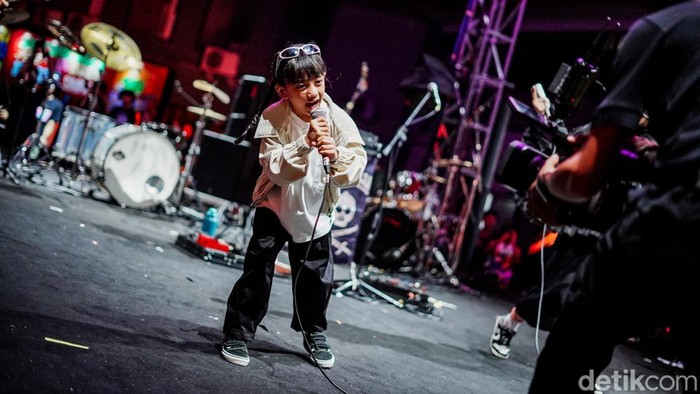 Pertunjukan spesial Punk Sejak Dini hadir di XYZ Stage Synchronize Festival 2026, Gambir Expo, Kemayoran, Jakarta Pusat, Jumat (16/10/2026).