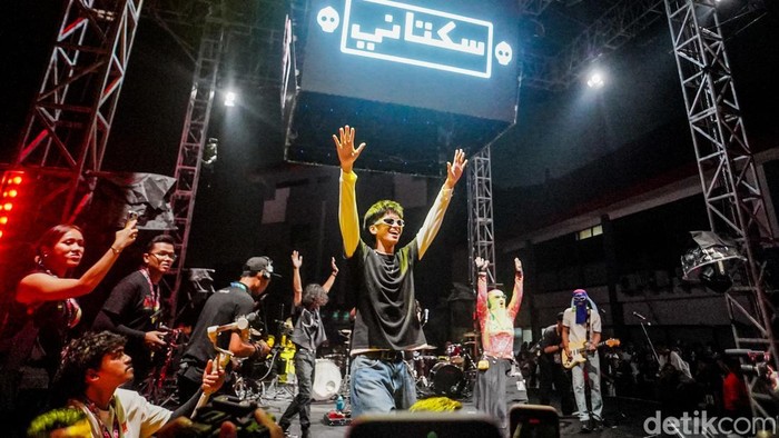 Pertunjukan spesial Punk Sejak Dini hadir di XYZ Stage Synchronize Festival 2026, Gambir Expo, Kemayoran, Jakarta Pusat, Jumat (16/10/2026).