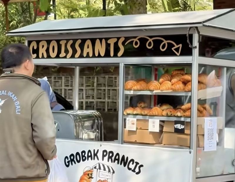 Croissant Gerobakan di Bali Viral, 10 Hari Langsung Laris 1.200 Buah!