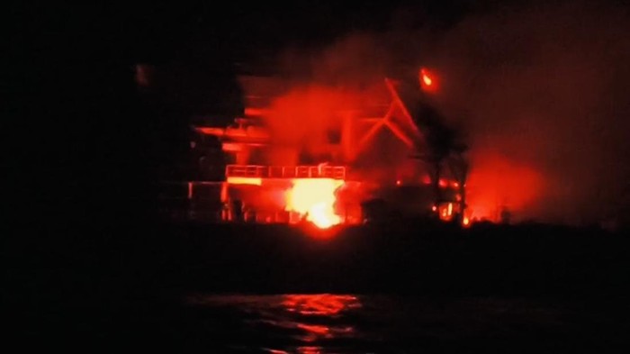 ScreenshotKapal terbakar di Perairan Bengkulu
