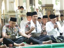 Kapolri Sambangi Ponpes Tebuireng dan Ziarah ke Makam Gus Dur