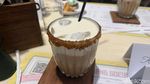 Ngemil di Sarinah, Ada Aneka Jajanan Pasar hingga Roti Bakar Peranakan!