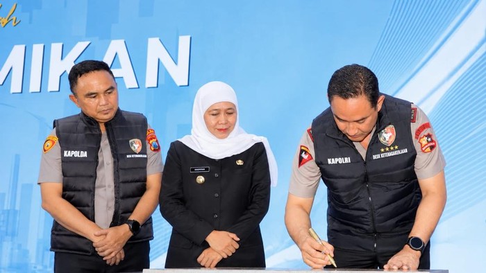 Khofifah meresmikan desk ketenagakerjaan bersama Kapolri