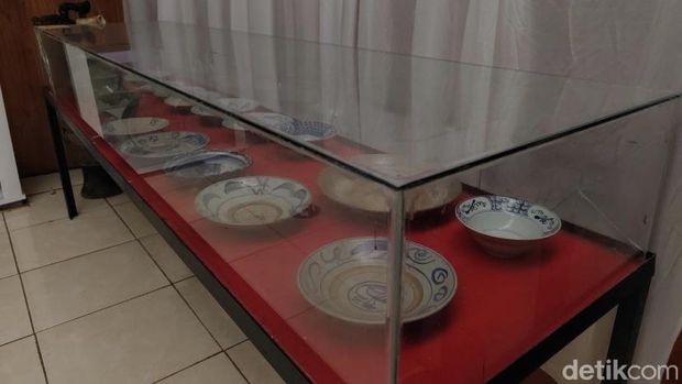 Koleksi keramik di Museum Prabu Siliwangi, Kota Sukabumi