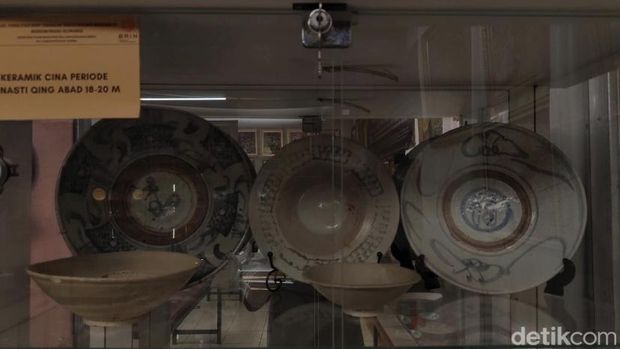 Koleksi keramik di Museum Prabu Siliwangi, Kota Sukabumi