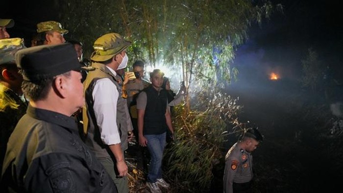 Menteri Kehutanan (Menhut) Raja Juli Antoni langsung melanjutkan pemantauan ke wilayah Sampit, Kabupaten Kotawaringin Timur (Kotim), Kalimantan Tengah, Sabtu (17/10/2026) malam. (Istimewa/Dok Kemenhut)