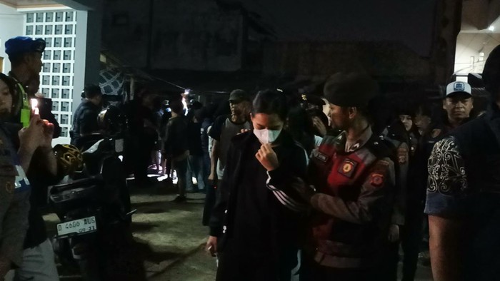 Operasi Antik Lodaya 2026 di kawasan Saritem Bandung.