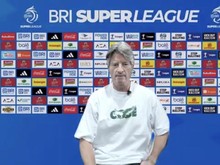 PSS Gagal Menang Lawan Persebaya, Huistra Legawa Raih 1 Poin