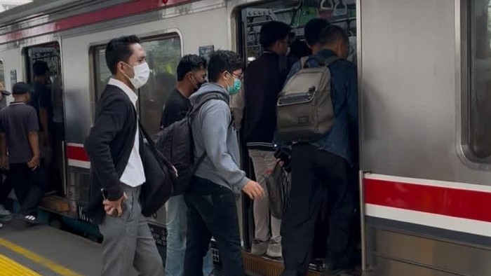 Pengalaman pengguna KRL di Jabodetabek penuh tantangan. (Rumondang/detikcom)