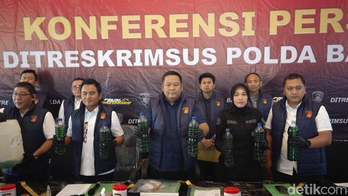 Konferensi pers di Ditreskrimsus Polda Bali, Sabtu (17/10/2026). (Putu Yonata/detikBali)