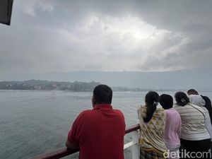 Danau Toba Berpotensi Hujan Lebat Petir Malam Ini, Medan Hujan Ringan