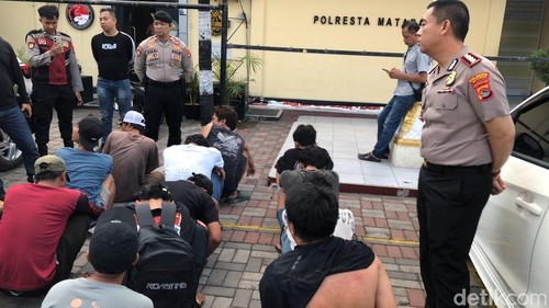 Polisi tangkap 19 orang saat menggerebek kampung narkoba di Kelurahan Karang Taliwang, Kota Mataram, Jumat (16/10/2026).