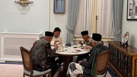 Selain ulang tahun, sejumlah momen kuliner sempat diabadikan oleh Prabowo. Salah satunya ketika menikmati buka puasa bersama Rais Aam PBNU K.H. Miftachul Achyar, Ketua Umum Muhammadiyah Prof. Haedar Nashir, dan Ketua Umum Majelis Ulama Indonesia K.H. Anwar Iskandar di Istana Merdeka, Jakarta.&nbsp;Foto: Instagram/@prabowo
