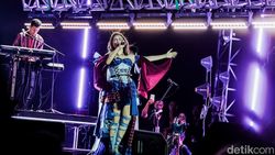Reuni Momo dan Geisha Bikin Haru Penonton Synchronize Fest