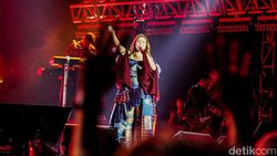 Reuni Momo dan Geisha Bikin Haru Penonton Synchronize Fest