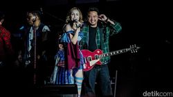 Reuni Momo dan Geisha Bikin Haru Penonton Synchronize Fest