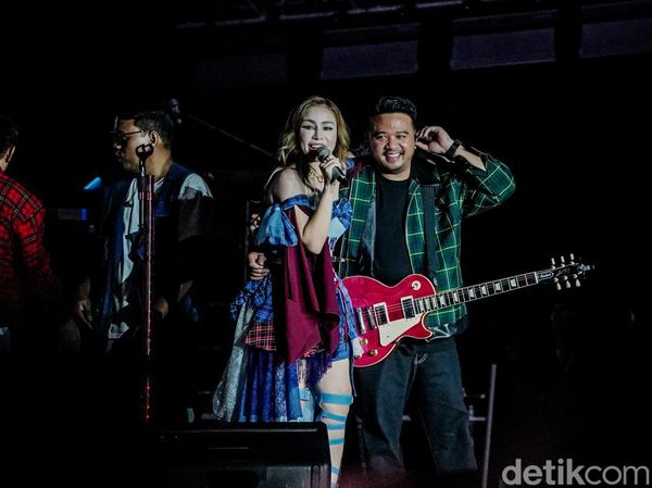 Reuni Momo dan Geisha Bikin Haru Penonton Synchronize Fest