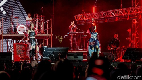 Momo dan Aan kembali reuni bersama Geisha di Dynamic Stage Synchronize Festival 2026, Gambir Expo, Kemayoran, Jumat (16/10/2026).