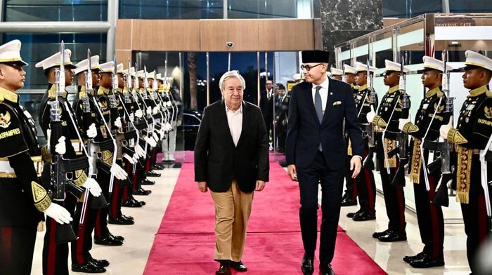 Sekjen Perserikatan Bangsa-Bangsa (PBB), Antnio Guterres, tiba di Indonesia disambut oleh Menteri Luar Negeri RI Arrmanatha Christiawan Nasir.