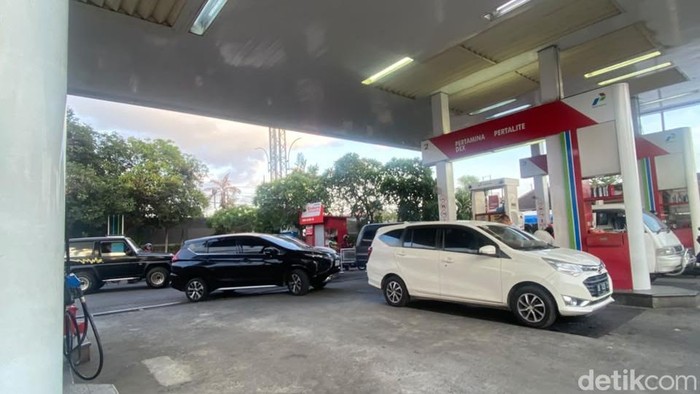Bali Batasi Pembelian Pertalite Selama Tiga Hari Demi Atasi Antrean Panjang (2)