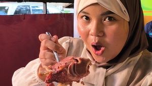 Video: Kuliner Dekat Stasiun Gondangdia, Sop Buntut Legendaris Sejak 1970!
