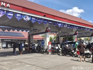 Antrean Tiga Jam di SPBU Berkurang Jadi Satu Jam