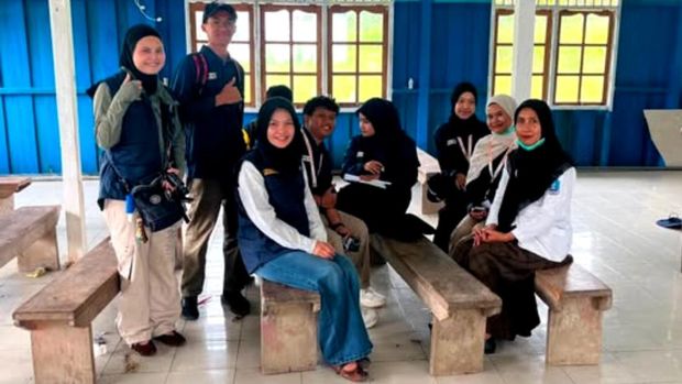 Tim Ekspedisi Patriot ITB berinteraksi dengan tenaga kesehatan di Distrik Yapsi di Kabupaten Jayapura Tim Ekspedisi Patriot ITB berinteraksi dengan tenaga kesehatan di Distrik Yapsi di Kabupaten Jayapura